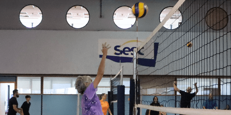 Recreação de Vôlei Adaptado para Pessoas Idosas | Recreação Esportiva