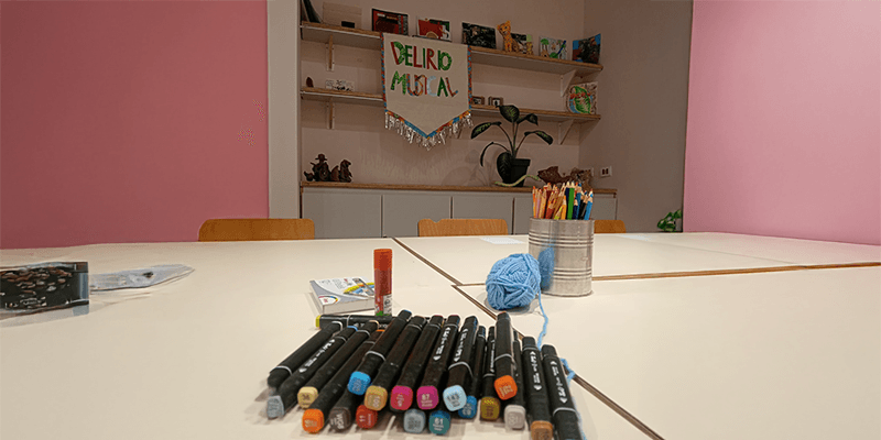 Experimentações artísticas: manualidades na exposição Delírio Tropical - Recanto